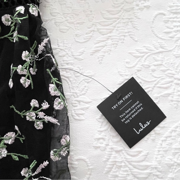 NWT Lulus Radiant Love Black Floral Embroidered Short Sleeve Skater Dress 2X - Picture 5 of 9